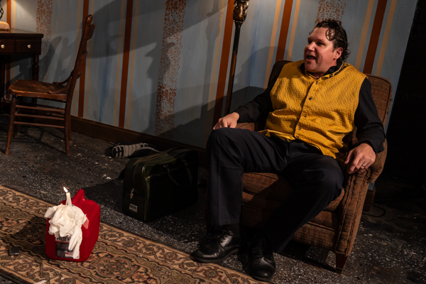 Photos: First look at New Herring Productions' A BEHANDING IN SPOKANE Image