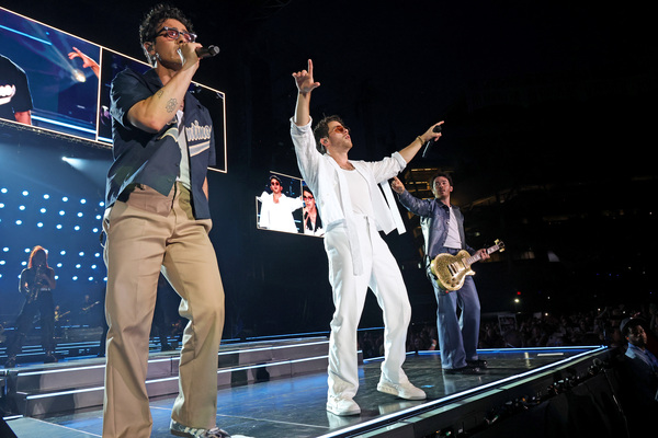 Joe Jonas, Nick Jonas, and Kevin Jonas Photo