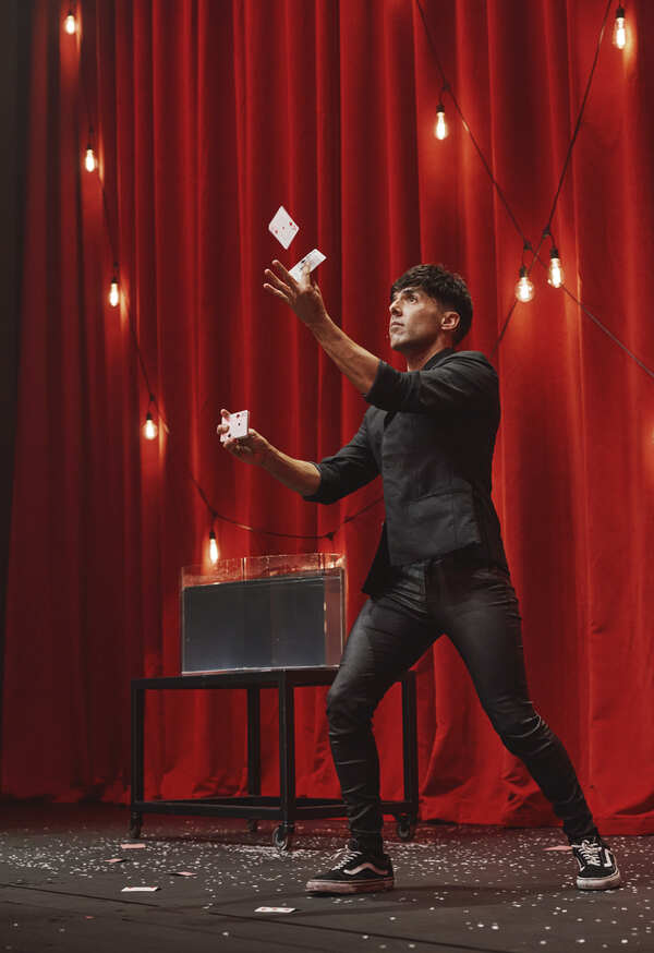 Photos: First Look at EL MAGO POP on Broadway, Opening Tonight! Image