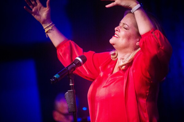 Photos: August 15th Performance Of THE LINEUP WITH SUSIE MOSHER As Photographed By Matt Baker Image
