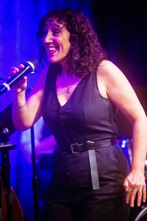 Photos: August 15th Performance Of THE LINEUP WITH SUSIE MOSHER As Photographed By Matt Baker Image