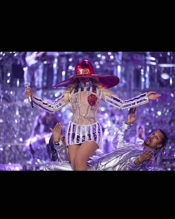 Photos: See Beyoncé Wearing Ukrainian Designer FROLOV During Her Las Vegas Renaissance World Tour Performance 