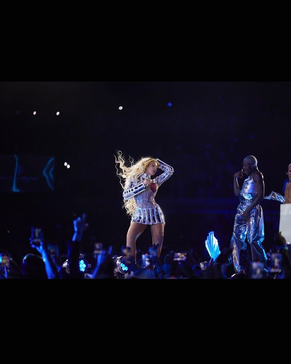 Photos: See Beyoncé Wearing Ukrainian Designer FROLOV During Her Las Vegas Renaissance World Tour Performance  Image