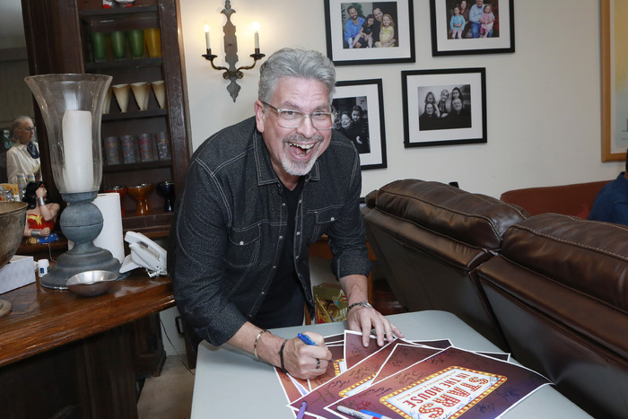 Photos: STARS IN THE HOUSE Raises More Than $55,000 During Labor Day Special Image