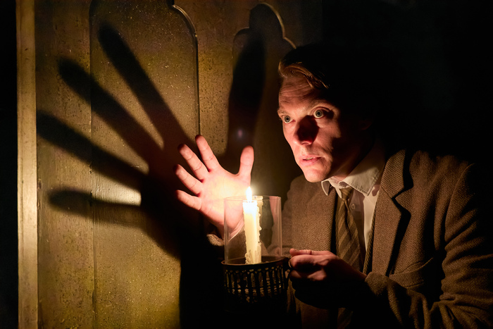 Photos: First Look at THE WOMAN IN BLACK UK Tour Image