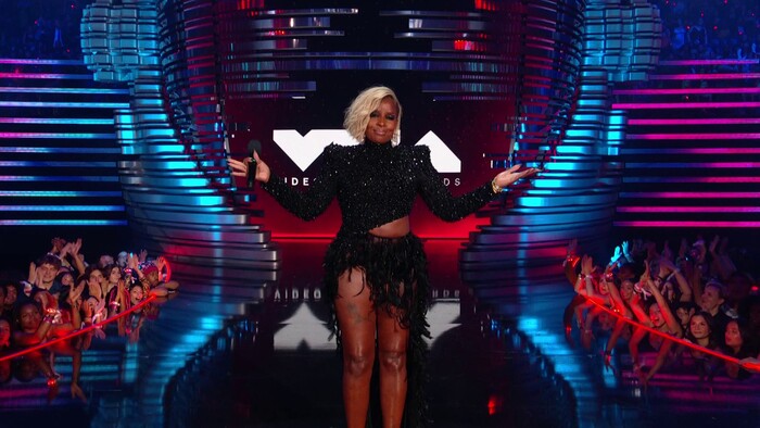 Photos: Inside the MTV VMAs With Taylor Swift, Nicki Minaj, Reneé Rapp & More Image
