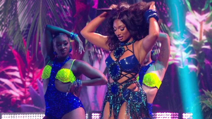 Photos: Inside the MTV VMAs With Taylor Swift, Nicki Minaj, Reneé Rapp & More Image