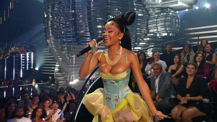 Photos: Inside the MTV VMAs With Taylor Swift, Nicki Minaj, Reneé Rapp & More Image