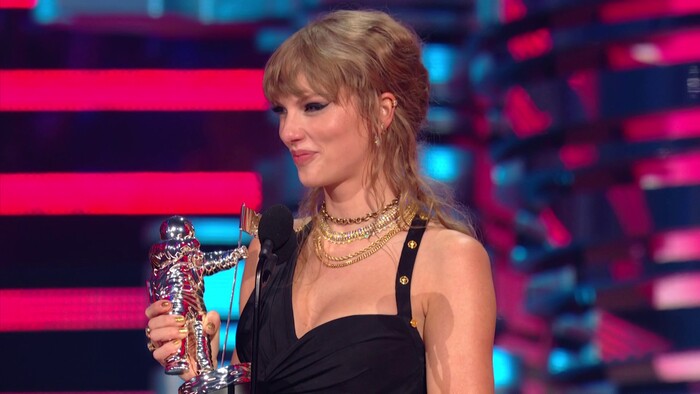 Photos: Inside the MTV VMAs With Taylor Swift, Nicki Minaj, Reneé Rapp & More Image