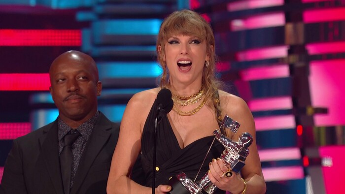 Photos: Inside the MTV VMAs With Taylor Swift, Nicki Minaj, Reneé Rapp & More Image