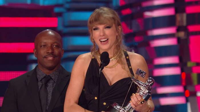 Photos: Inside the MTV VMAs With Taylor Swift, Nicki Minaj, Reneé Rapp & More Image
