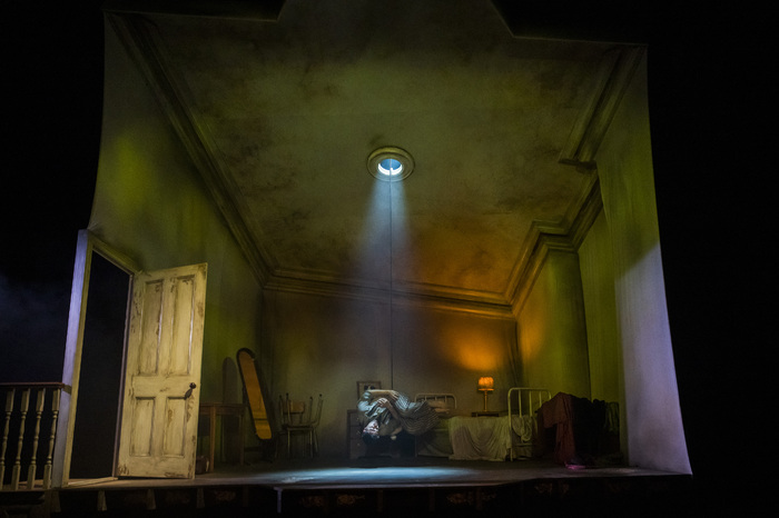Photos: First Look at Frantic Assembly's Production of Franz Kafka's METAMORPHOSIS Image