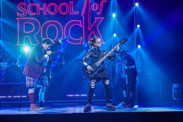 Leo Rivera y reparto de School of Rock Madrid Photo