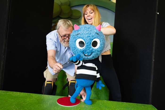 Video/Photos: Full Cast Set and First Look at UK Tour of THERE'S A MONSTER IN MY SHOW Image