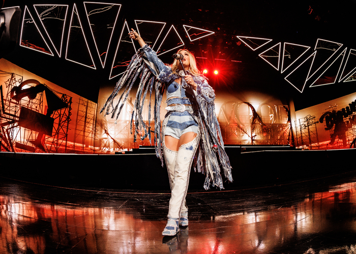 Photos: Carrie Underwood Returns to Resorts World Theatre in REFLECTION: The Las Vegas Residency 