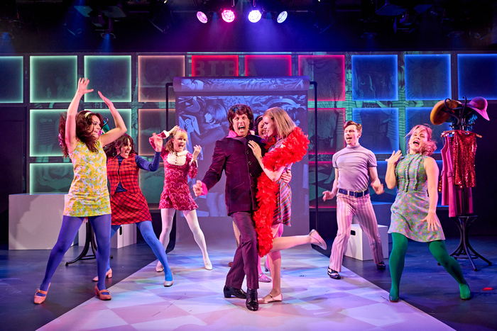 Photos: Get a First Look at CLOSE UP - THE TWIGGY MUSICAL at The Menier Chocolate Factory Image