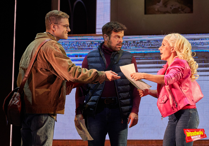 Photos: UNA RUBIA MUY LEGAL se presenta en el Teatro La Latina Image