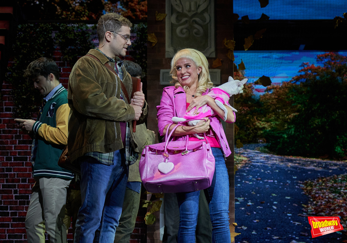Photos: UNA RUBIA MUY LEGAL se presenta en el Teatro La Latina Image