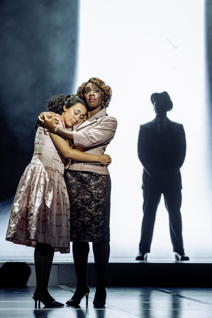Photos: First Look at Carly Mercedes Dyer and More in THE DRIFTERS GIRL Tour Image