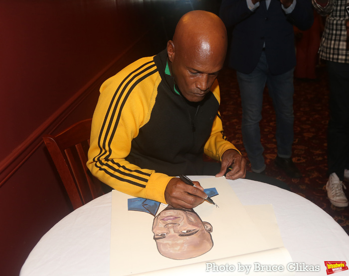 Photos: Director Kenny Leon Gets His Sardi's Portrait Image