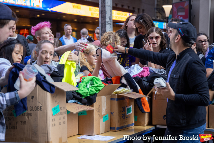 Photos: First Look at the 2023 Broadway Flea Market & Grand Auction Image