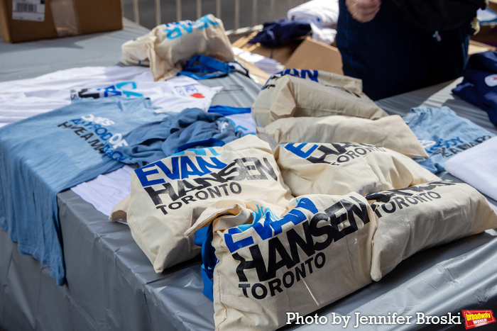 Photos: First Look at the 2023 Broadway Flea Market & Grand Auction Image