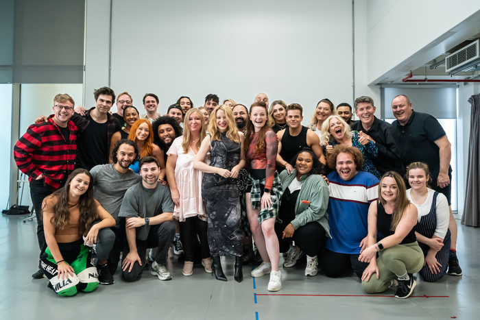 Photos/Video: Kylie Minogue Visits the Cast of I SHOULD BE SO LUCKY in Rehearsal 
