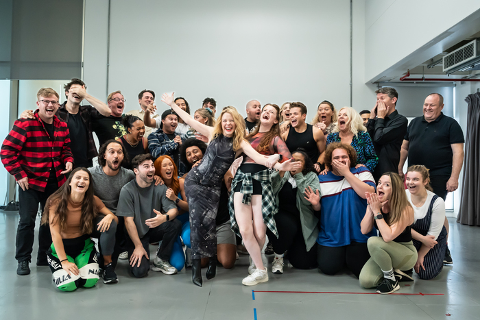 Photos/Video: Kylie Minogue Visits the Cast of I SHOULD BE SO LUCKY in Rehearsal 