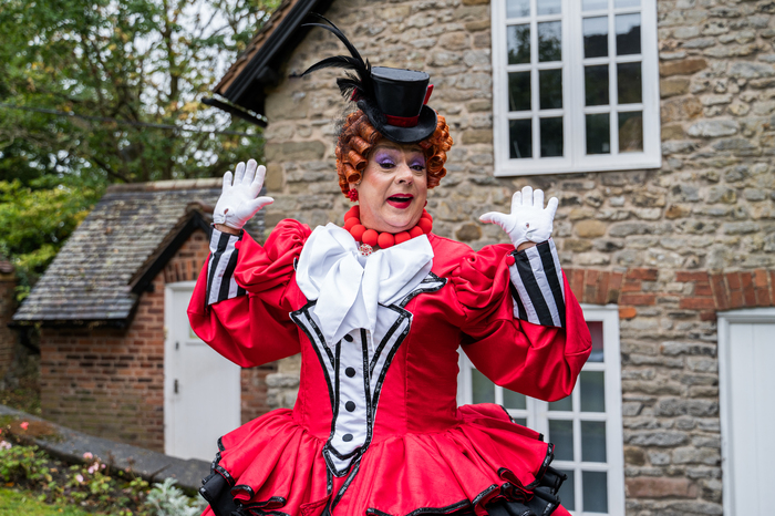 Photos: Wolverhampton Grand Theatre Launches SNOW WHITE Pantomime Image