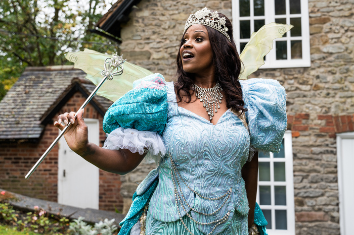 Photos: Wolverhampton Grand Theatre Launches SNOW WHITE Pantomime Image