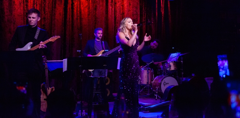 Review: Jen Brett Makes NYC Solo Show Debut At Birdland With MOSAIC Image