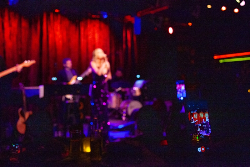 Review: Jen Brett Makes NYC Solo Show Debut At Birdland With MOSAIC Image