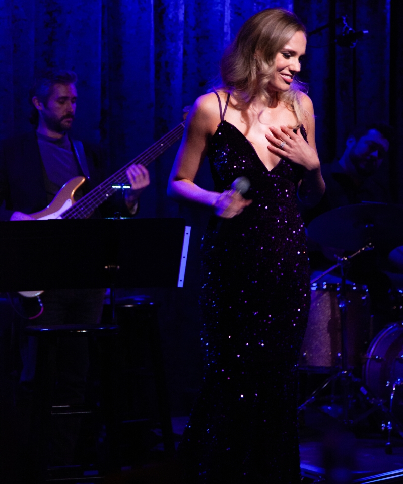 Review: Jen Brett Makes NYC Solo Show Debut At Birdland With MOSAIC Image