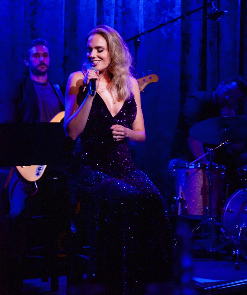 Review: Jen Brett Makes NYC Solo Show Debut At Birdland With MOSAIC Image