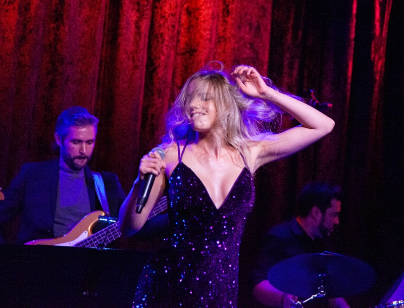 Review: Jen Brett Makes NYC Solo Show Debut At Birdland With MOSAIC Image