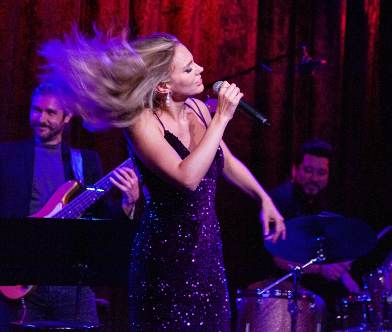 Review: Jen Brett Makes NYC Solo Show Debut At Birdland With MOSAIC Image