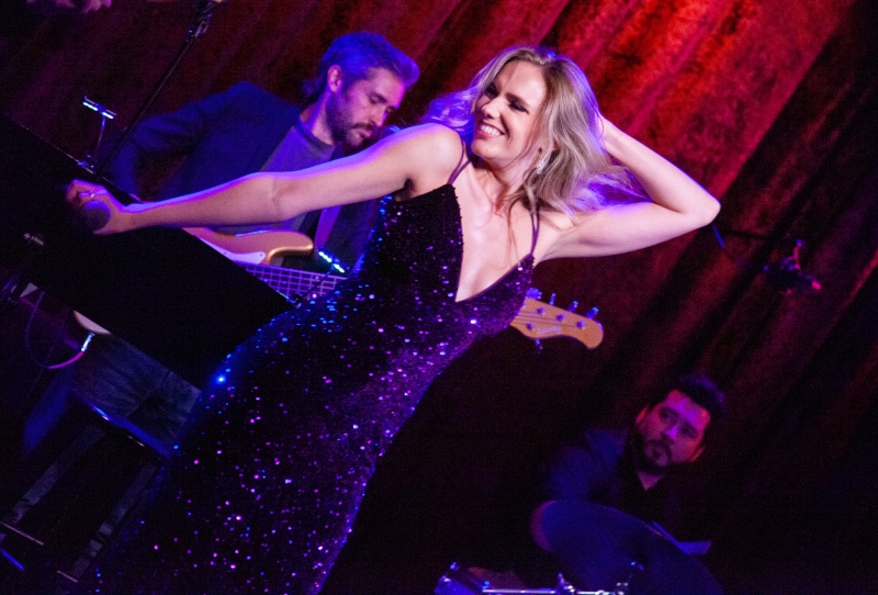 Review: Jen Brett Makes NYC Solo Show Debut At Birdland With MOSAIC Image