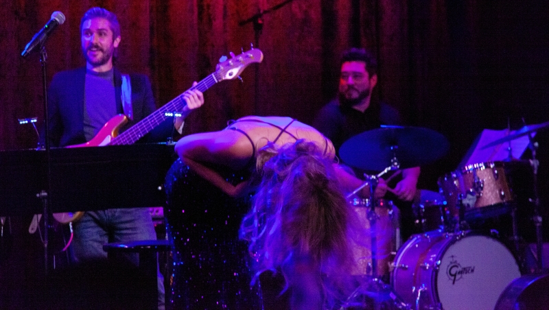 Review: Jen Brett Makes NYC Solo Show Debut At Birdland With MOSAIC Image