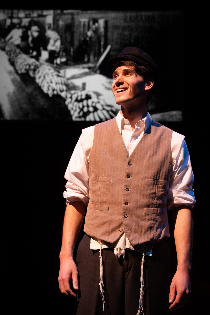 Photos: First Look At THE IMMIGRANT At The New Jewish Theatre Image