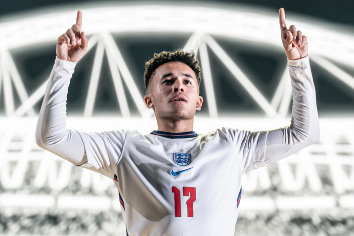 Photos: First Look at West End Transfer of the National Theatre's DEAR ENGLAND Image