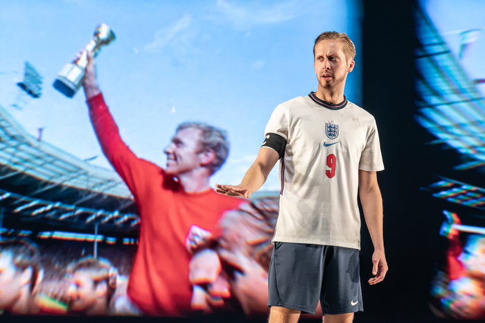Photos: First Look at West End Transfer of the National Theatre's DEAR ENGLAND Image
