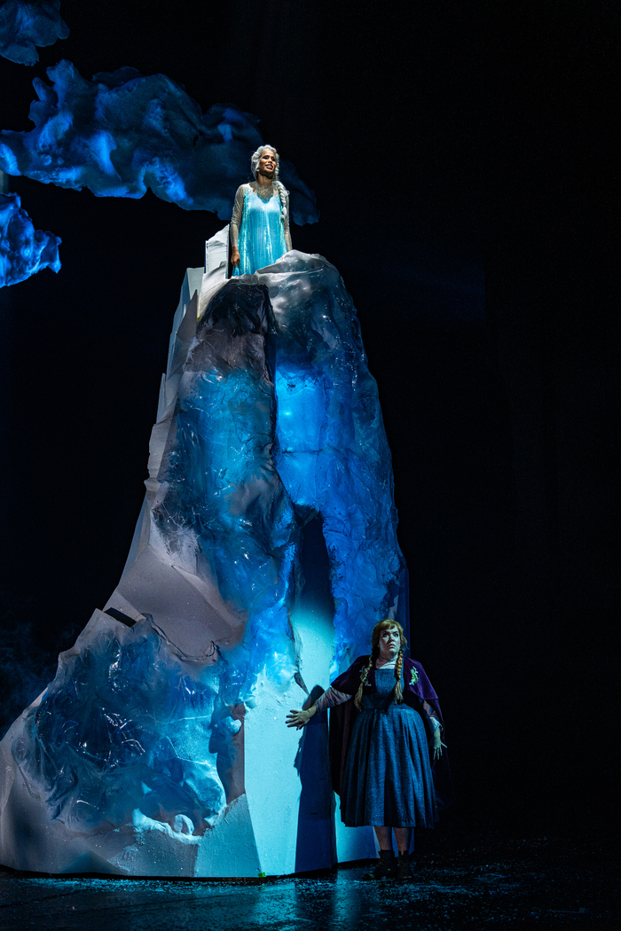 Photos: Get a First Look at Non-Replica FROZEN at Norway's Det Norske Teatret 