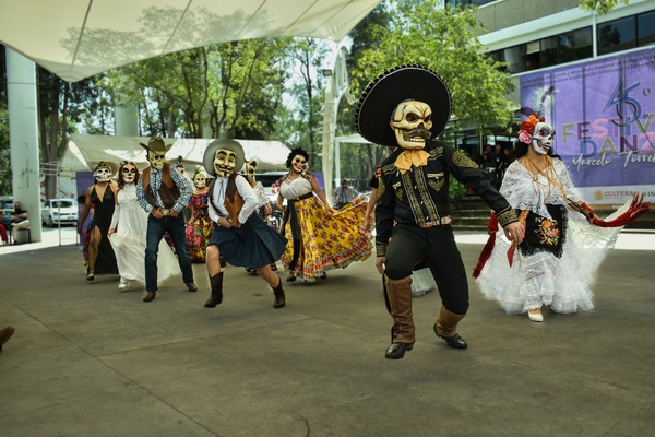 Photos: La Escuela Nacional De Danza Folklórica Celebró El Día De La Danza Tradicional Con El Festival De Danzas Marcelo Torreblanca. 