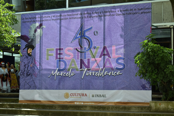 Photos: La Escuela Nacional De Danza Folklórica Celebró El Día De La Danza Tradicional Con El Festival De Danzas Marcelo Torreblanca.  Image