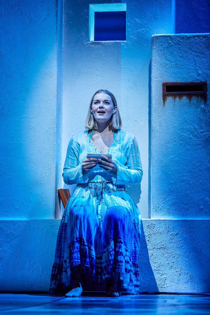Photos/Video: First Look at the New Cast of MAMMA MIA! in the West End Image