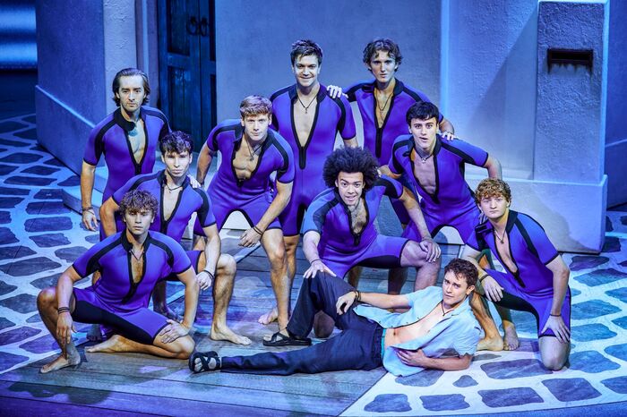 Photos/Video: First Look at the New Cast of MAMMA MIA! in the West End Image
