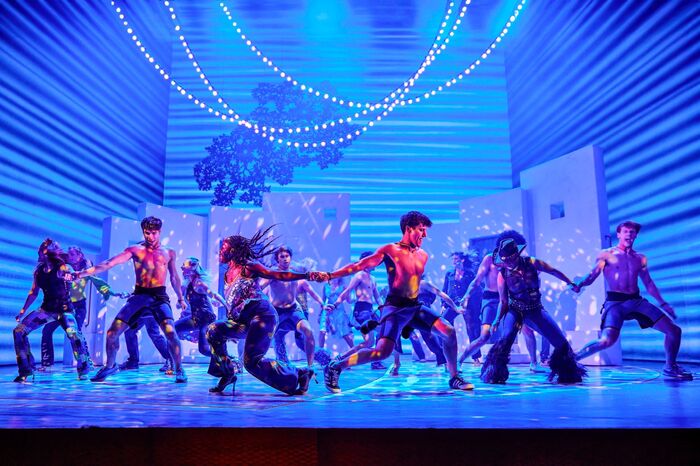Photos/Video: First Look at the New Cast of MAMMA MIA! in the West End Image