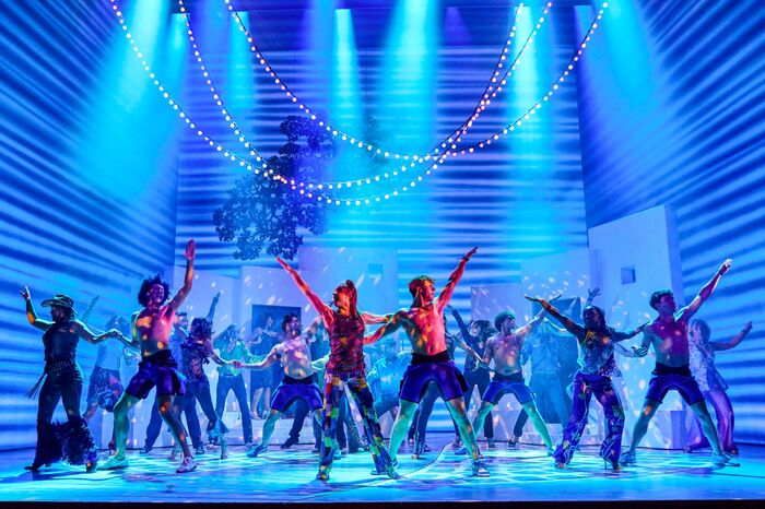 Photos/Video: First Look at the New Cast of MAMMA MIA! in the West End Image