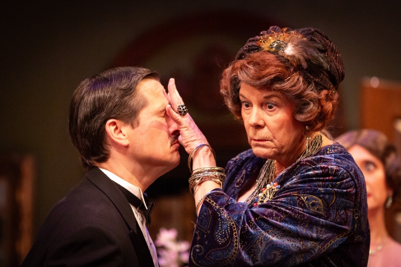 Review: BLITHE SPIRIT at Theatre Memphis Image