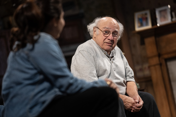 Photos: First Look At Danny DeVito and Cast In I NEED THAT On Broadway Image